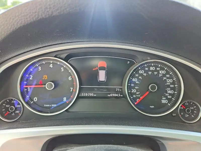2014 VOLKSWAGEN TOUAREG V6  
