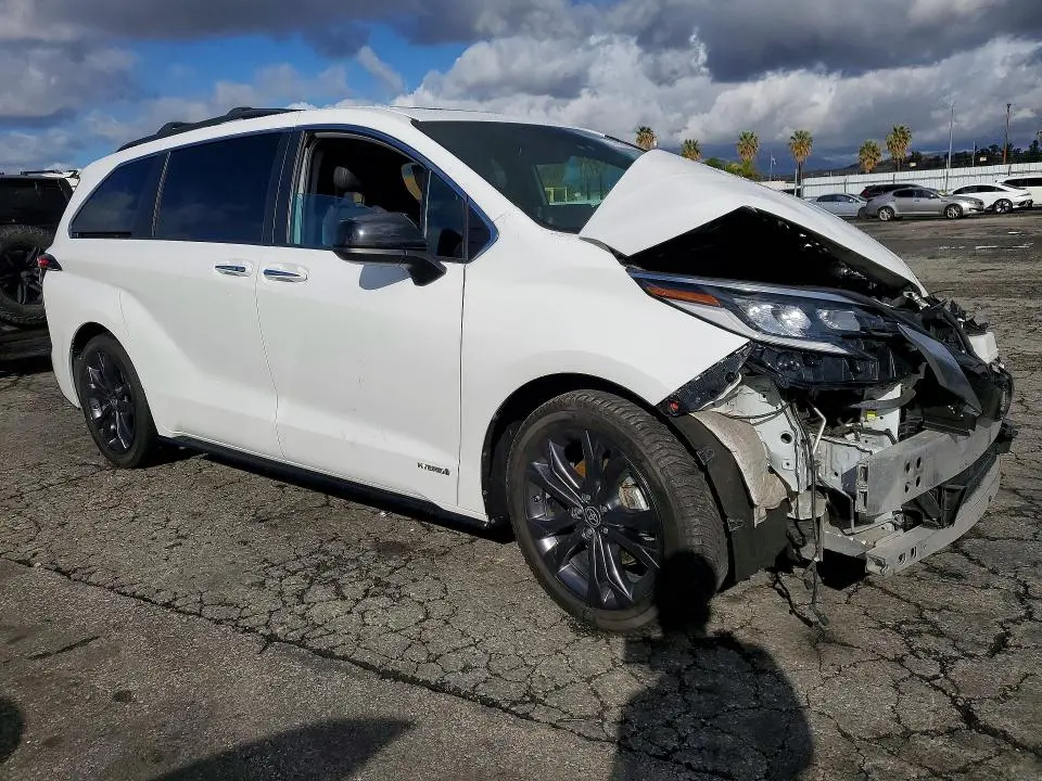 2021 TOYOTA SIENNA XSE 7-PASSENGER  