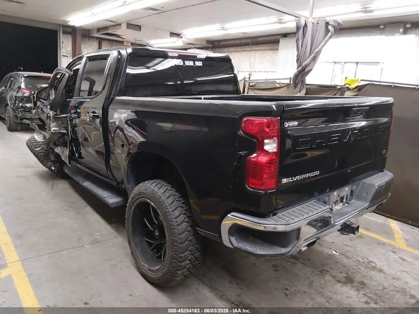 2023 CHEVROLET SILVERADO 1500 4WD  STANDARD BED LT