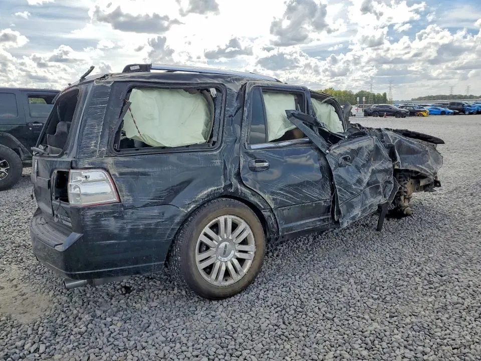 2011 LINCOLN NAVIGATOR   