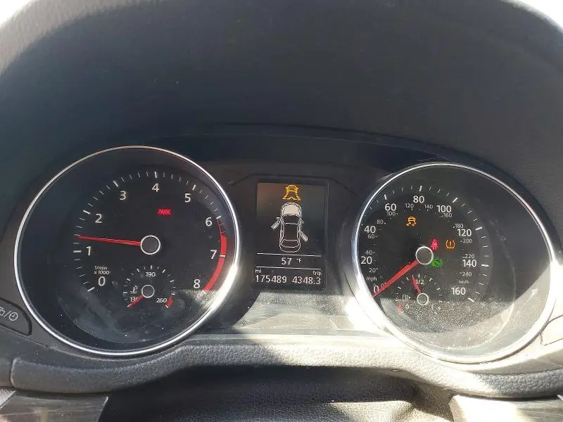 2016 VOLKSWAGEN PASSAT SE  