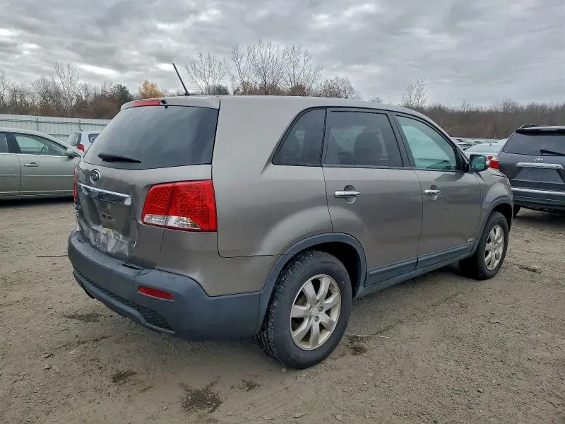 2011 KIA SORENTO BASE  
