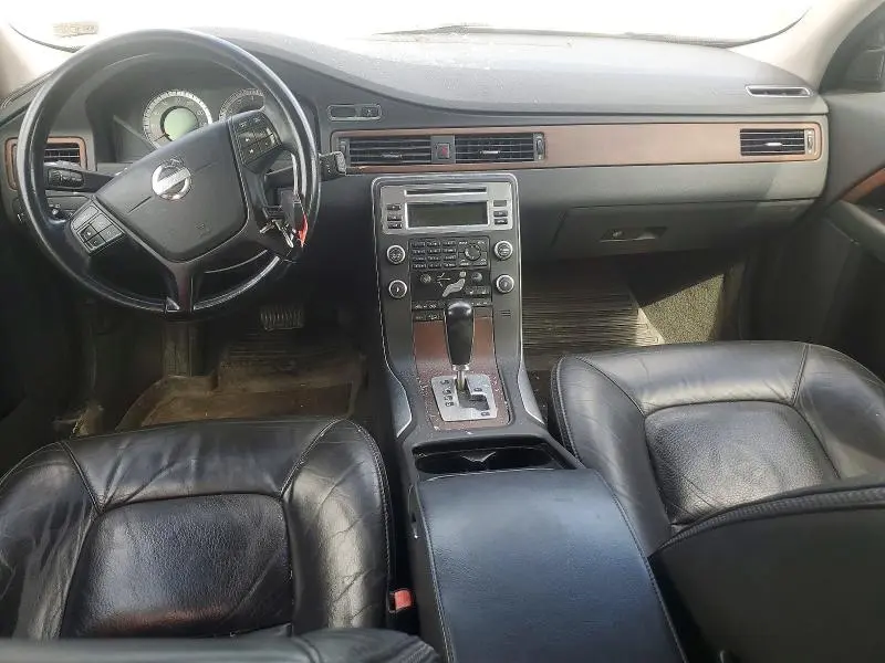 2011 VOLVO XC70 3.2  