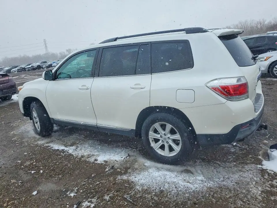 2013 TOYOTA HIGHLANDER SE  