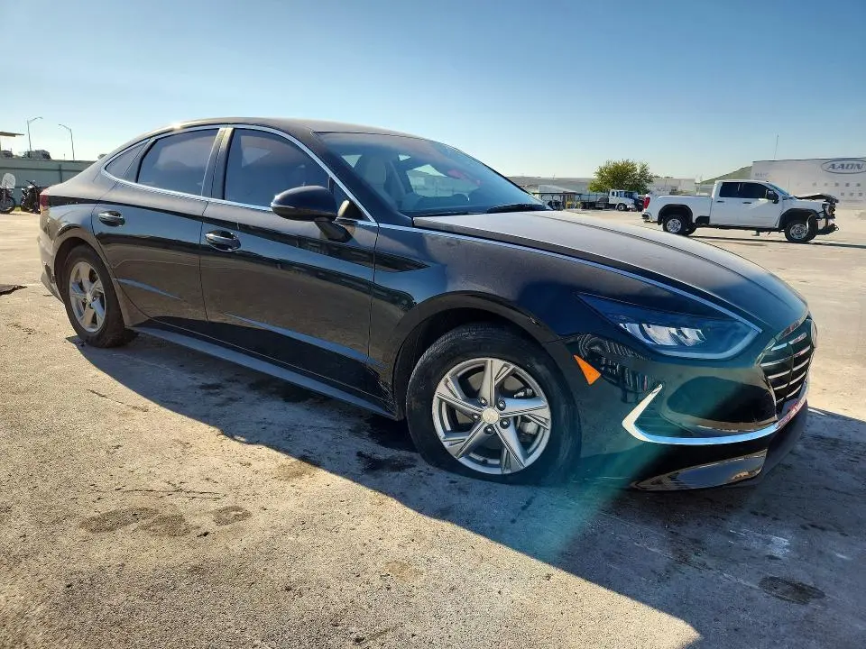 2023 HYUNDAI SONATA SE  
