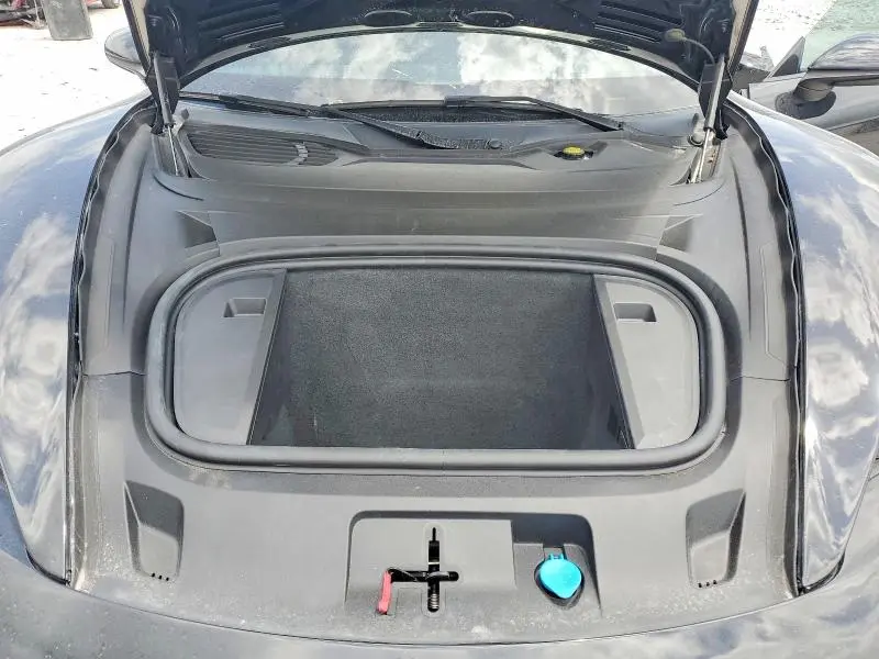 2022 PORSCHE TAYCAN   
