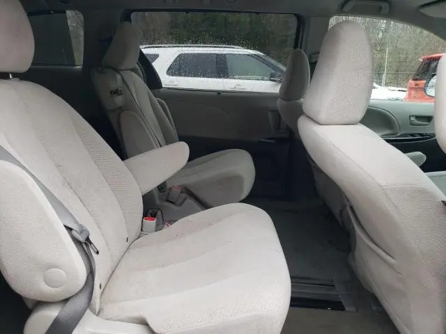 2012 TOYOTA SIENNA LE  