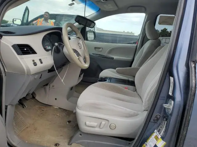 2014 TOYOTA SIENNA LE  