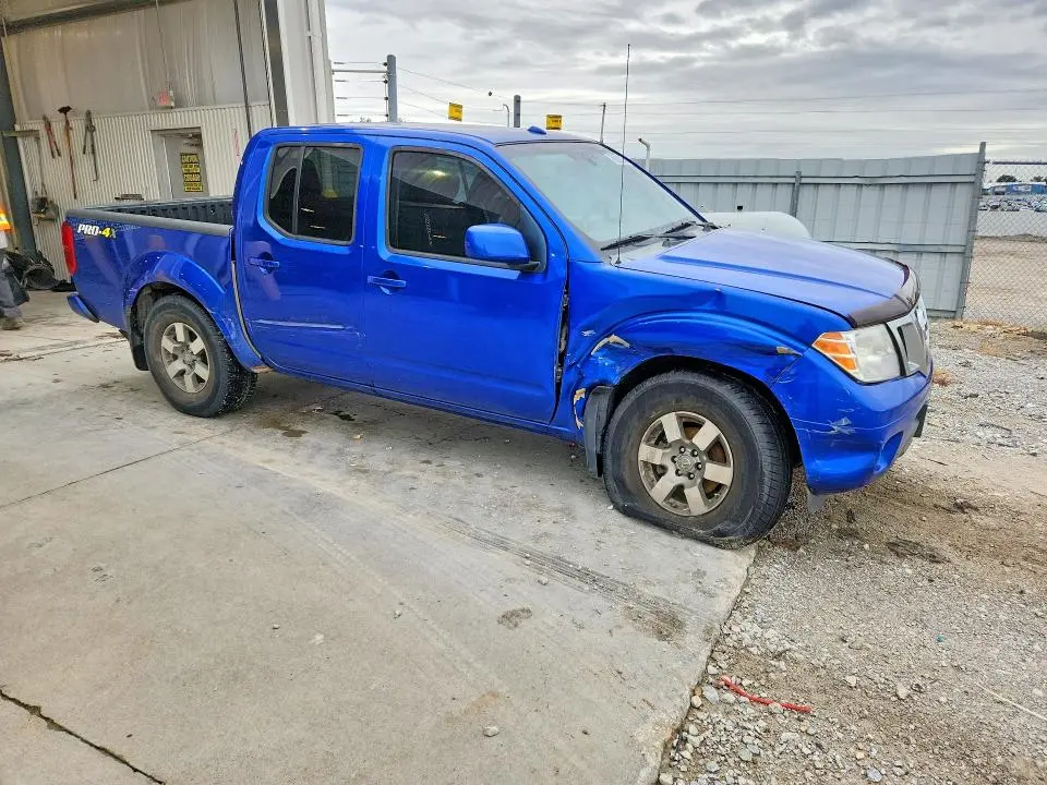 2013 NISSAN FRONTIER S  