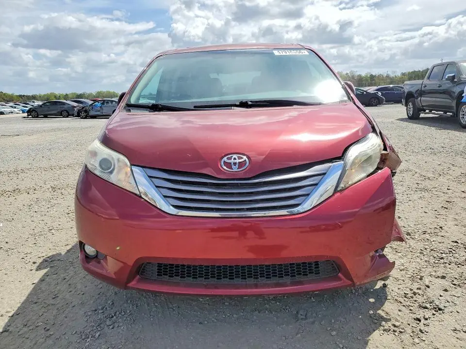 2015 TOYOTA SIENNA   