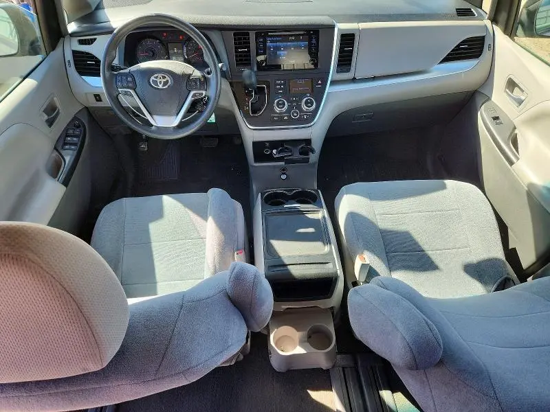 2017 TOYOTA SIENNA LE 8-PASSENGER  