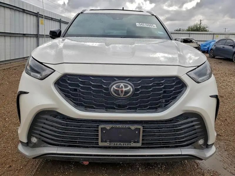 2021 TOYOTA HIGHLANDER XSE  