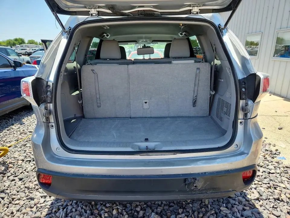 2016 TOYOTA HIGHLANDER LE  