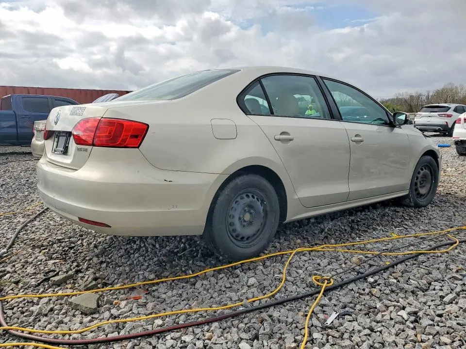 2011 VOLKSWAGEN JETTA SE  