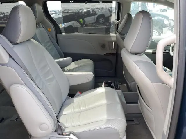 2011 TOYOTA SIENNA XLE  
