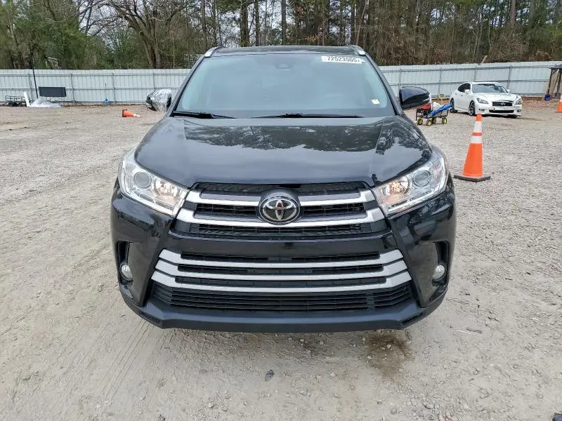 2018 TOYOTA HIGHLANDER SE  