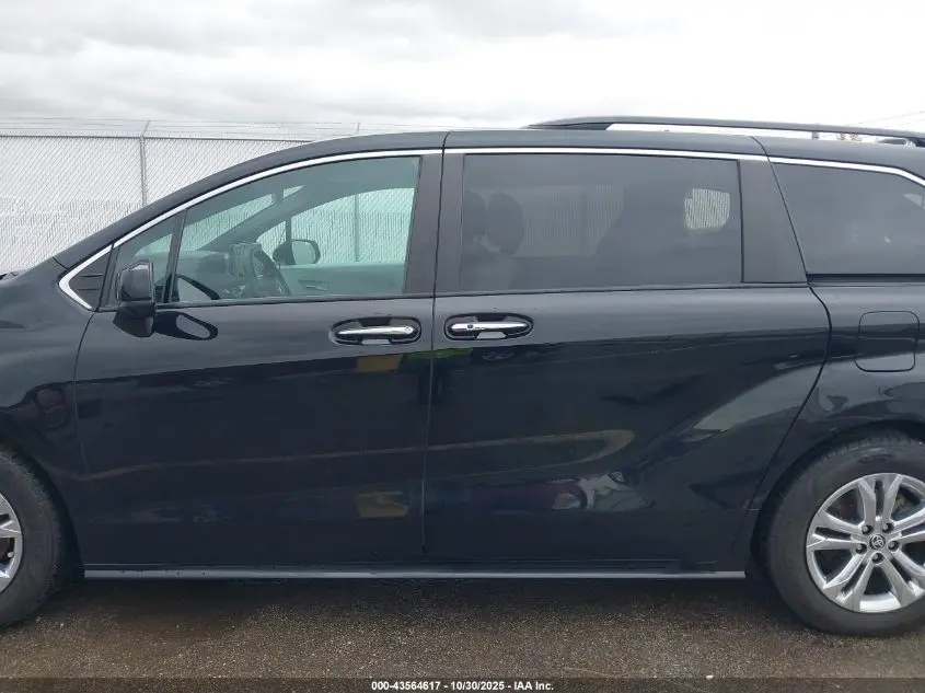 2023 TOYOTA SIENNA XSE