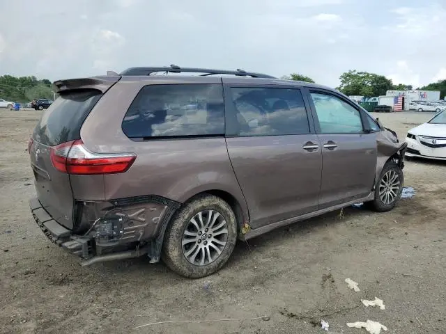 2020 TOYOTA SIENNA XLE  