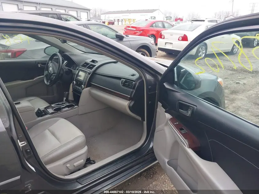 2013 TOYOTA CAMRY XLE V6