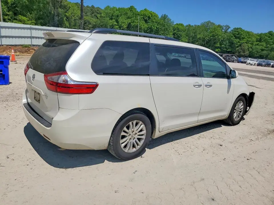 2015 TOYOTA SIENNA XLE 8-PASSENGER  