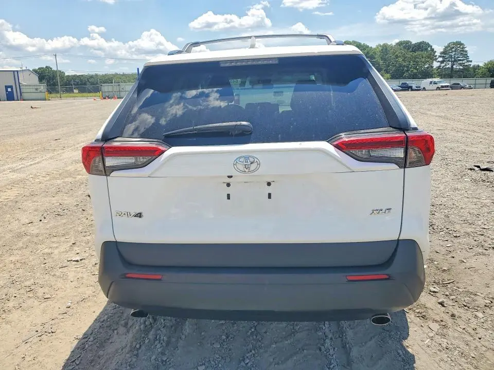 2020 TOYOTA RAV4 XLE  