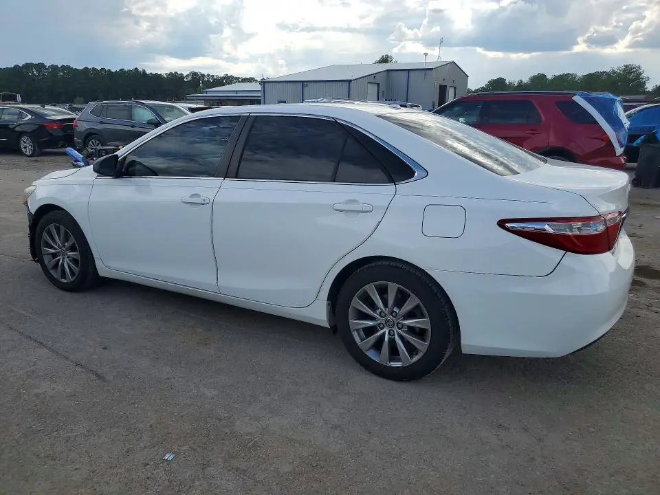 2015 TOYOTA CAMRY XLE  