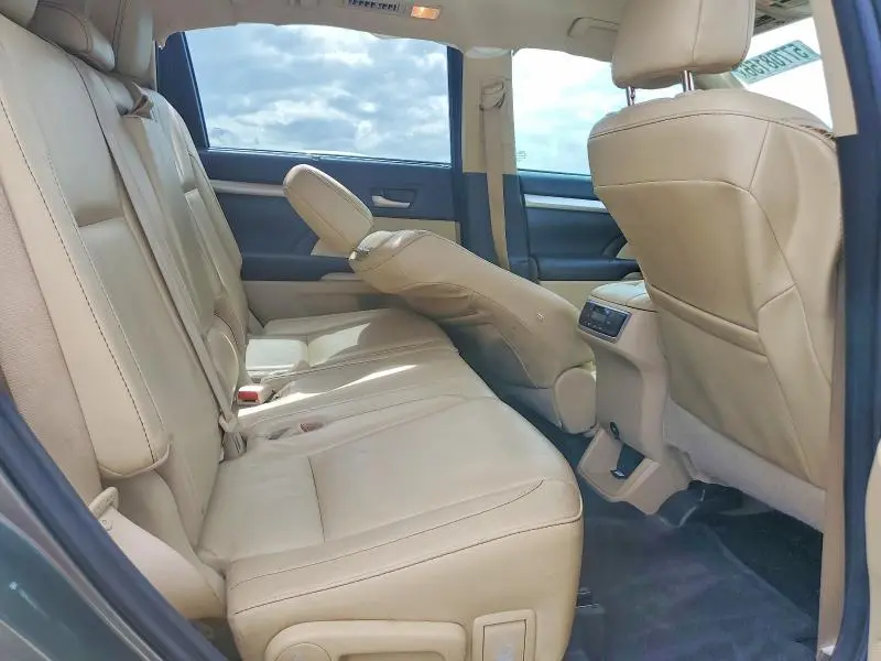 2016 TOYOTA HIGHLANDER XLE  