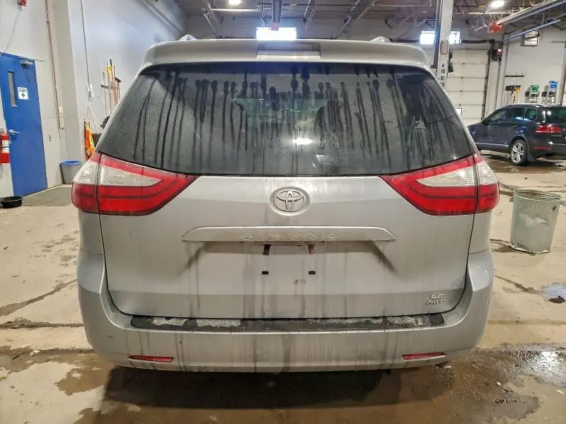 2015 TOYOTA SIENNA LE  