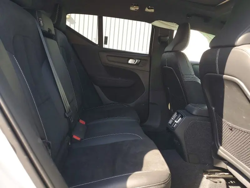 2021 VOLVO XC40 T5 R-DESIGN  