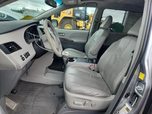 2011 TOYOTA SIENNA XLE  