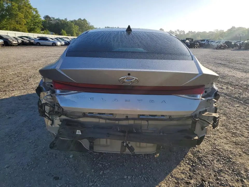 2021 HYUNDAI ELANTRA SE  