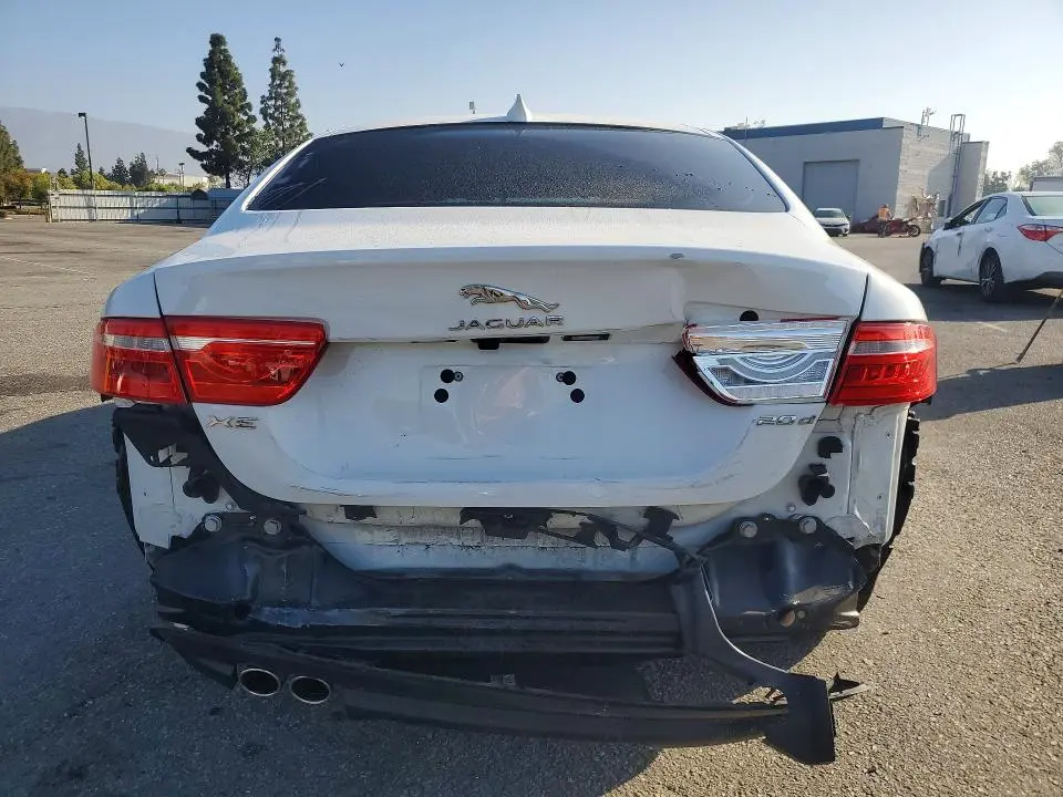 2018 JAGUAR XE PREMIUM  