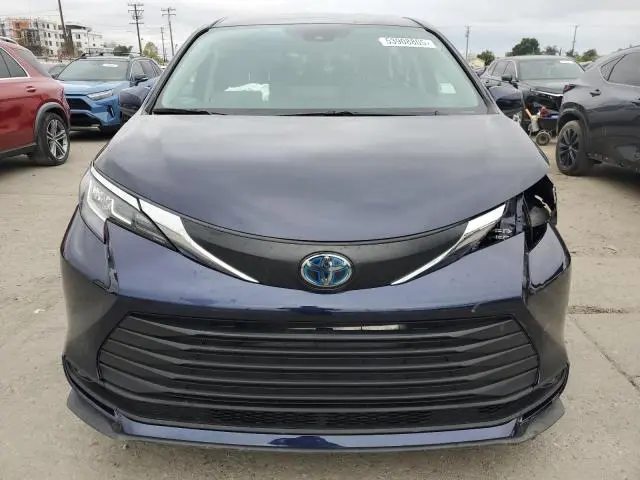 2021 TOYOTA SIENNA LE