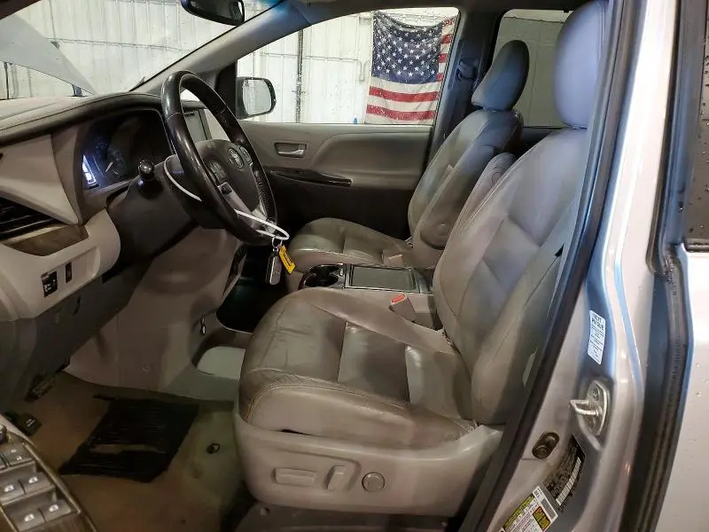 2016 TOYOTA SIENNA XLE 8-PASSENGER  
