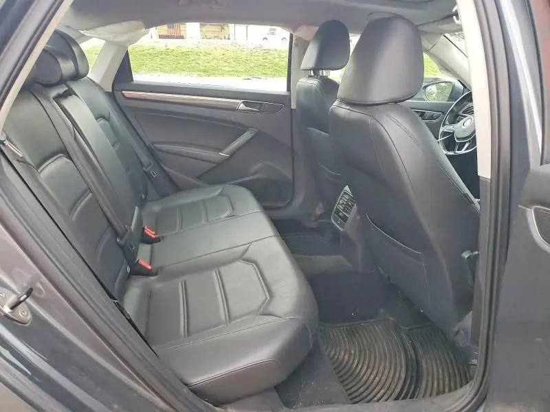 2017 VOLKSWAGEN PASSAT SE  