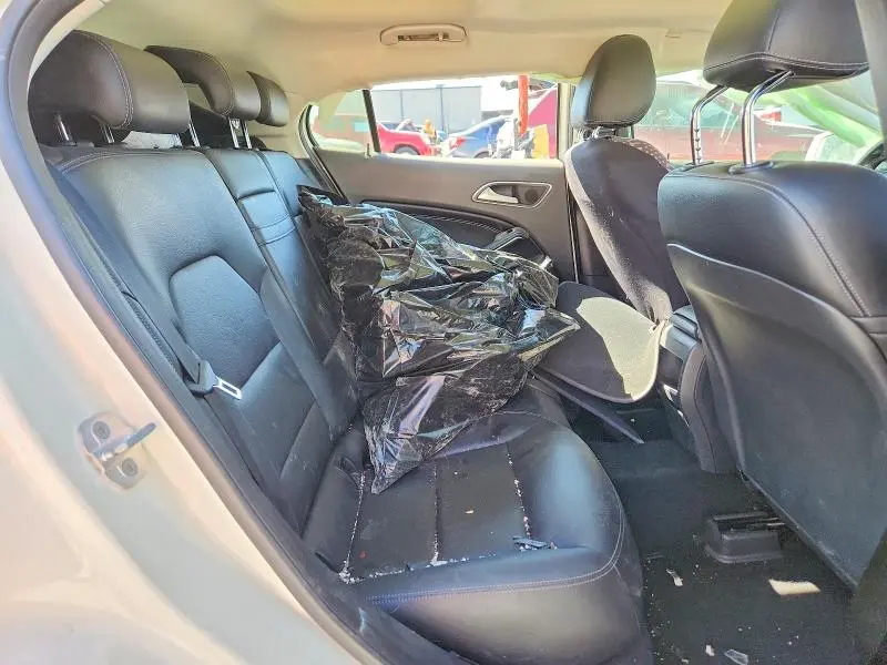 2015 MERCEDES-BENZ GLA 250  