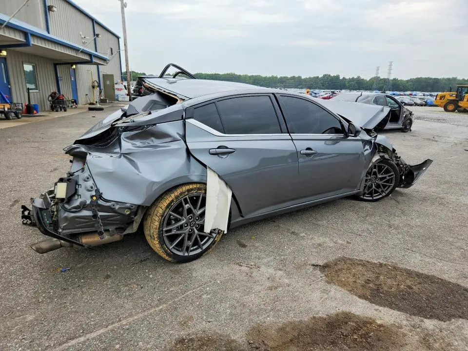 2023 NISSAN ALTIMA SR  