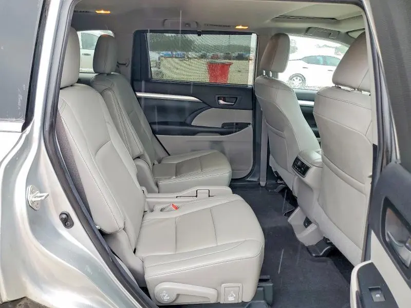 2019 TOYOTA HIGHLANDER XLE  