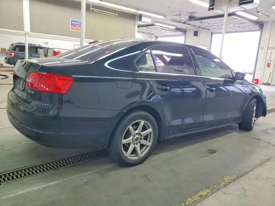 2013 VOLKSWAGEN JETTA SE  