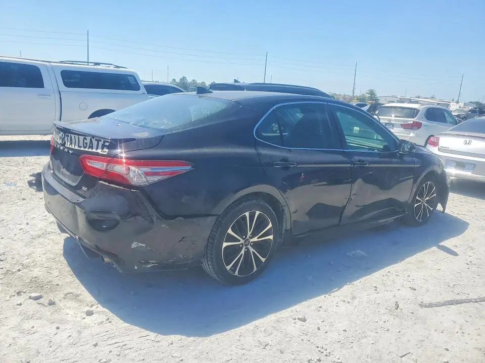 2019 TOYOTA CAMRY SE  