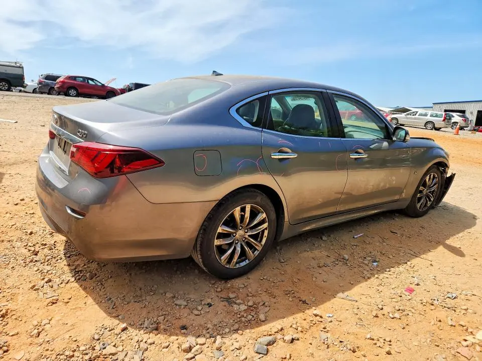 2017 INFINITI Q70 3.7  