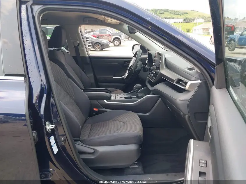 2021 TOYOTA HIGHLANDER LE