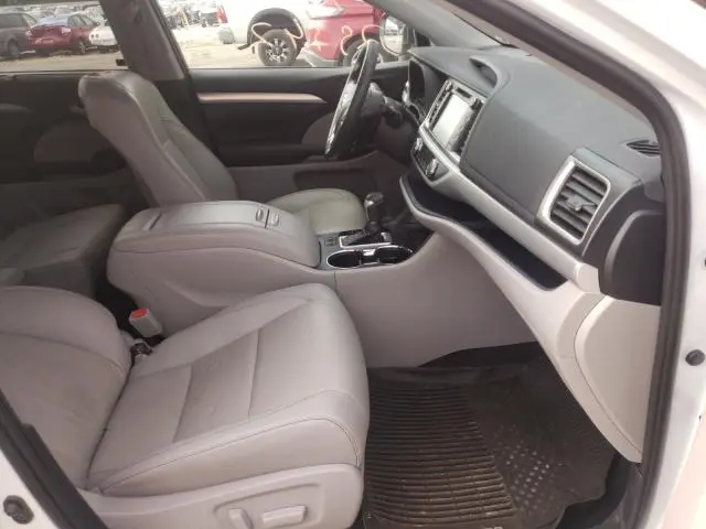 2019 TOYOTA HIGHLANDER SE