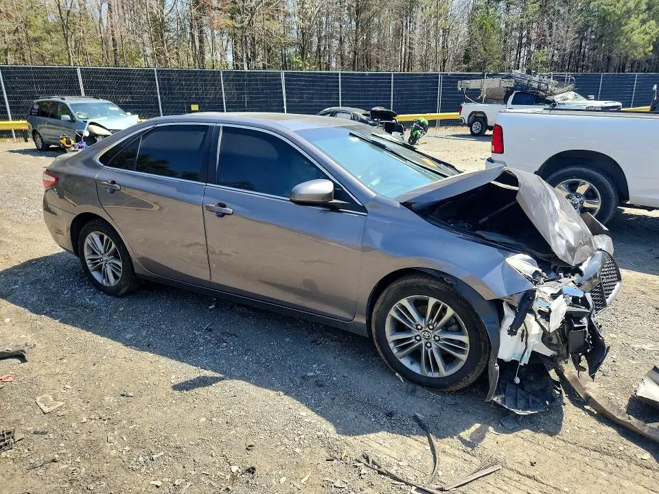 2017 TOYOTA CAMRY SE  