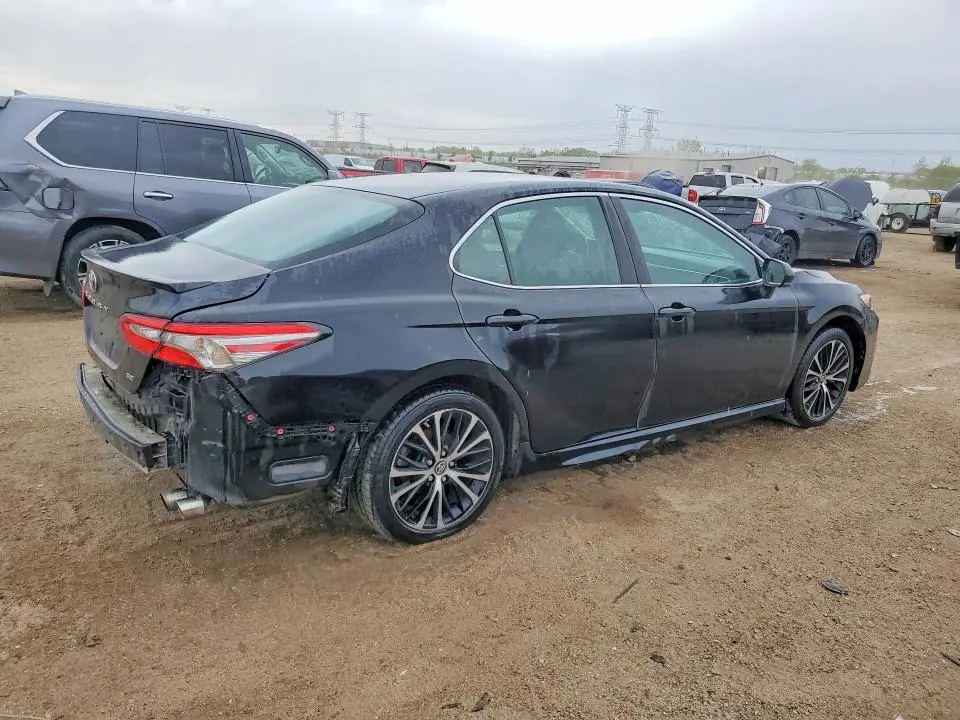 2018 TOYOTA CAMRY SE  