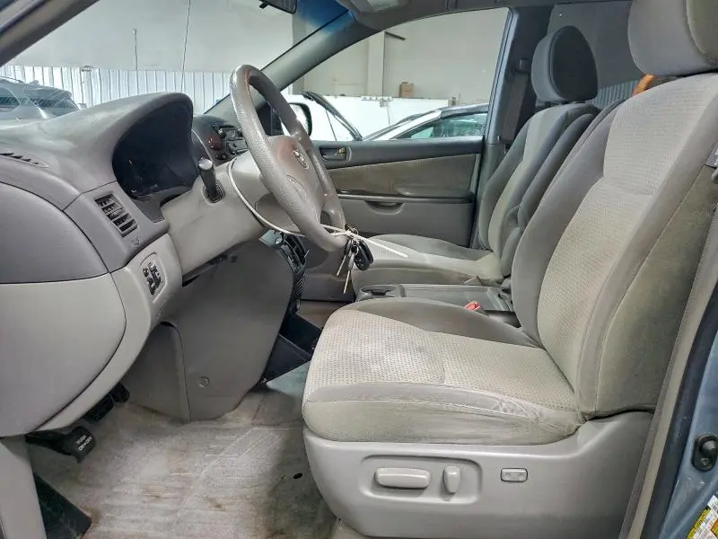 2010 TOYOTA SIENNA CE  