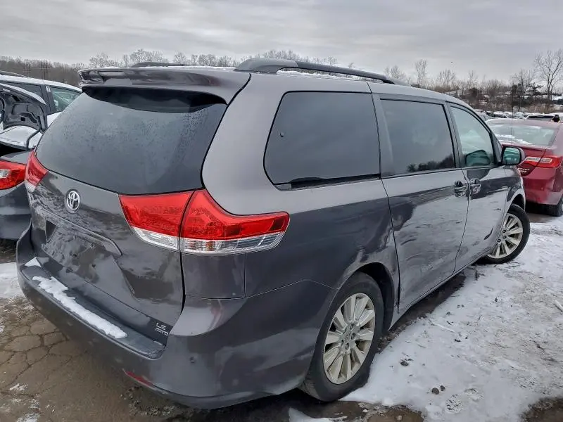 2012 TOYOTA SIENNA LE  