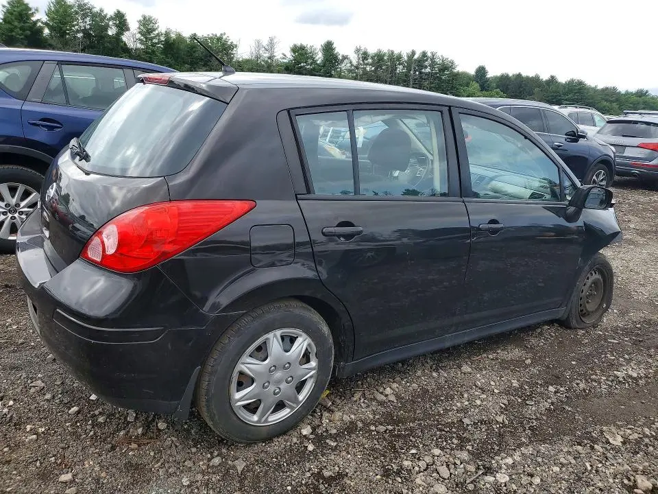 2011 NISSAN VERSA   