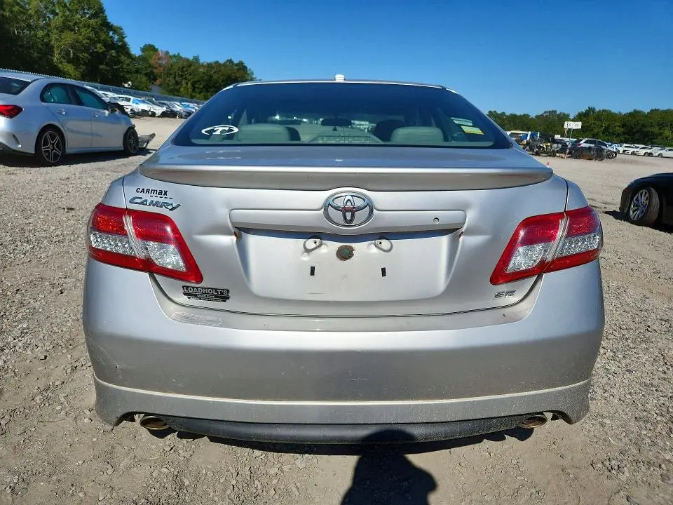 2011 TOYOTA CAMRY SE V6  