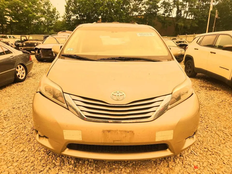 2017 TOYOTA SIENNA LIMITED PREMIUM 7-PASSENGER  